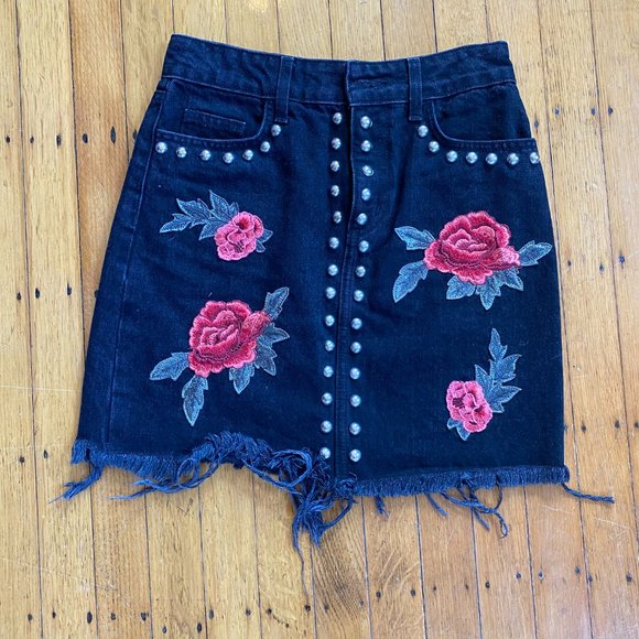 Carmar embroidered rose mini skirt - Picture 2 of 4